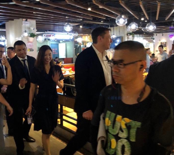 特斯拉CEO又来了！包子铺偶遇马斯克 还回复说：“北京的包子好吃！”