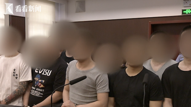 烤肉只点一串！烧烤店刚开业 竟来了25人霸座