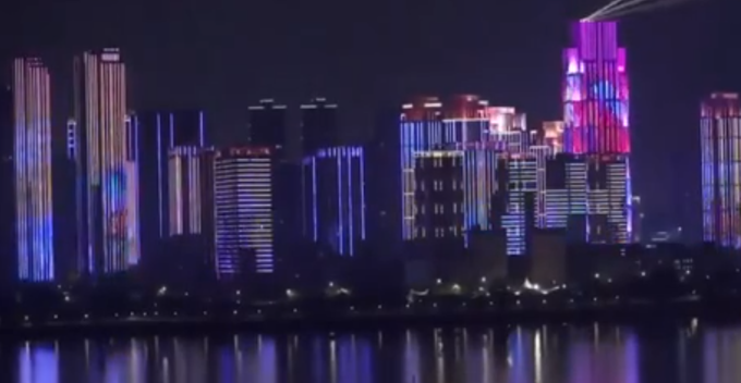 『解封』武汉解封灯光秀 久违了，武汉！