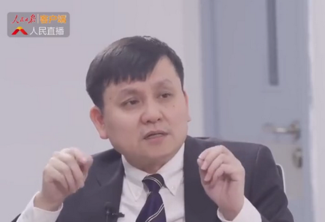 疫苗@中国隐瞒病例数？张文宏硬核辟谣：如果藏着掖着，武汉敢打开吗？