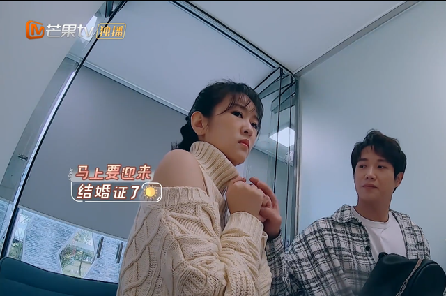 「刘泳希」李嘉铭刘泳希领证 愚人节领证遭双方父母反对