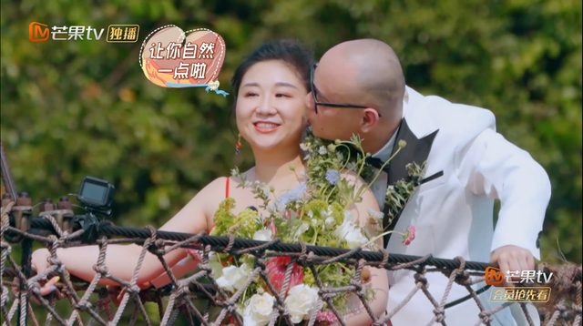 「刘泳希」李嘉铭刘泳希领证 愚人节领证遭双方父母反对