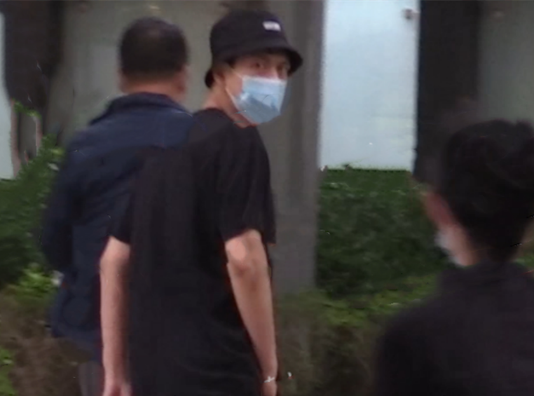 #帅气#太难了！又被偷拍，李现喊话跟拍者：请适可而止