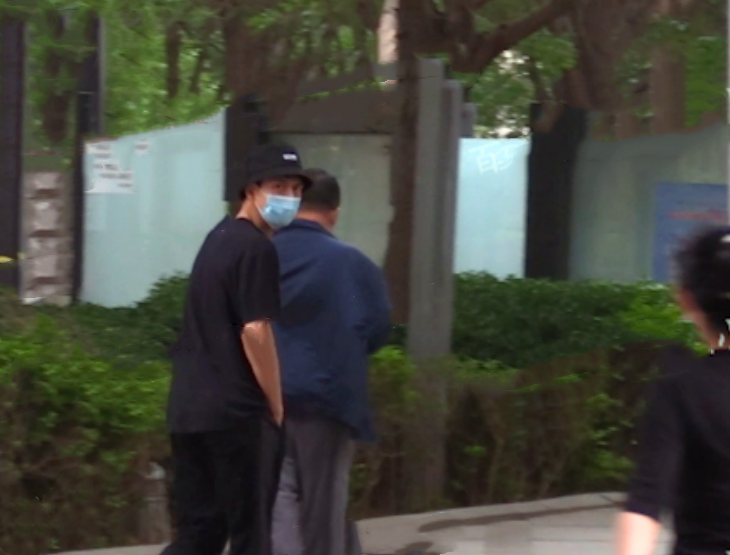 #帅气#太难了！又被偷拍，李现喊话跟拍者：请适可而止