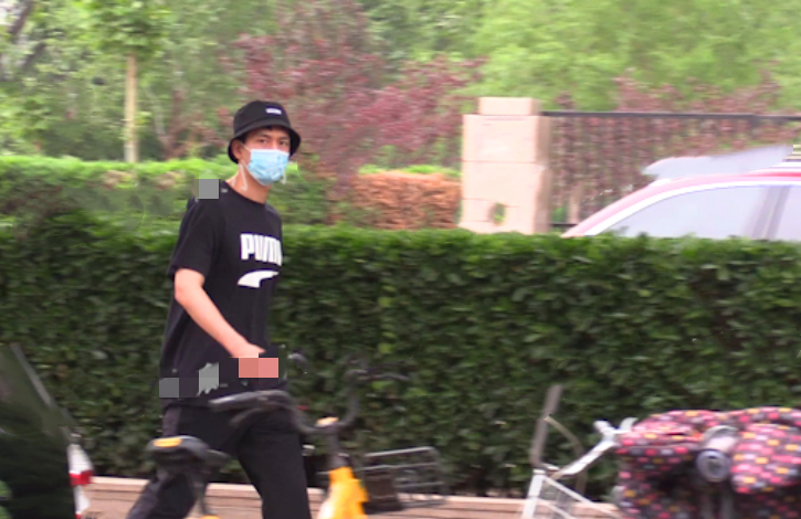 #帅气#太难了！又被偷拍，李现喊话跟拍者：请适可而止