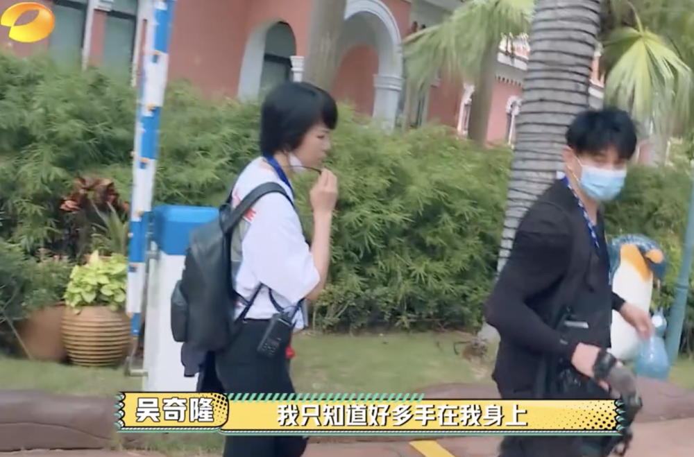 偷袭|