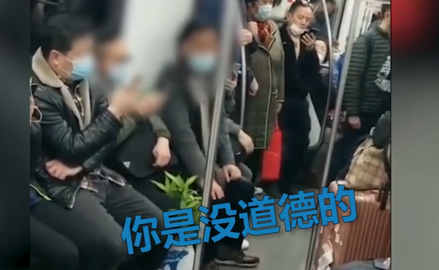 小伙|男子因工作太累未让座被大爷怒骂 强迫让座的行为，真的合适吗？