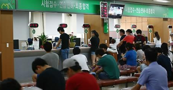 男子|成了名人！波兰一男子驾考192次未通过，从33岁一直考到了55岁