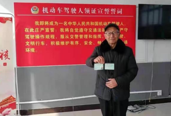 男子|成了名人！波兰一男子驾考192次未通过，从33岁一直考到了55岁