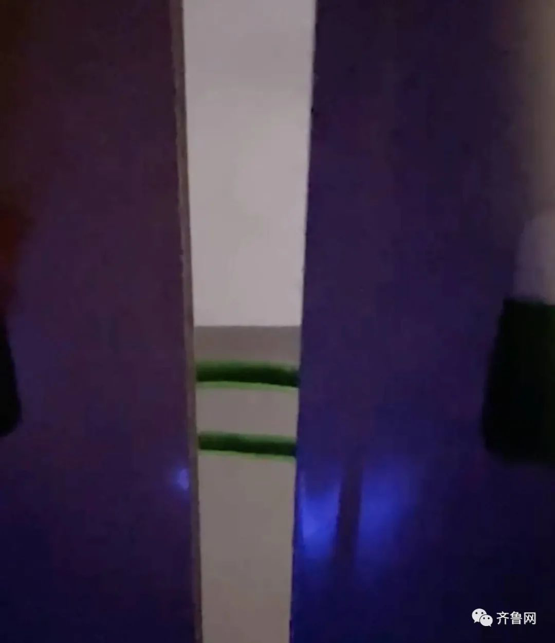 ■“玩密室都没这么刺激！”看完午夜场，青岛13人被反锁电影院