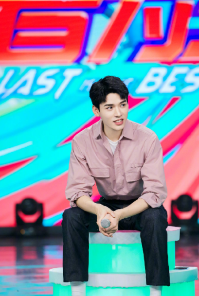 龚俊|印小天龚俊张哲瀚合照遭笋丝截图 山人：工具人实锤，哈哈哈！