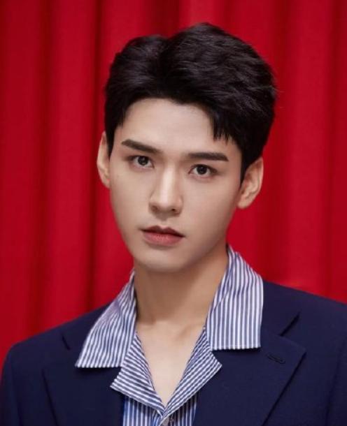 龚俊|印小天龚俊张哲瀚合照遭笋丝截图 山人：工具人实锤，哈哈哈！