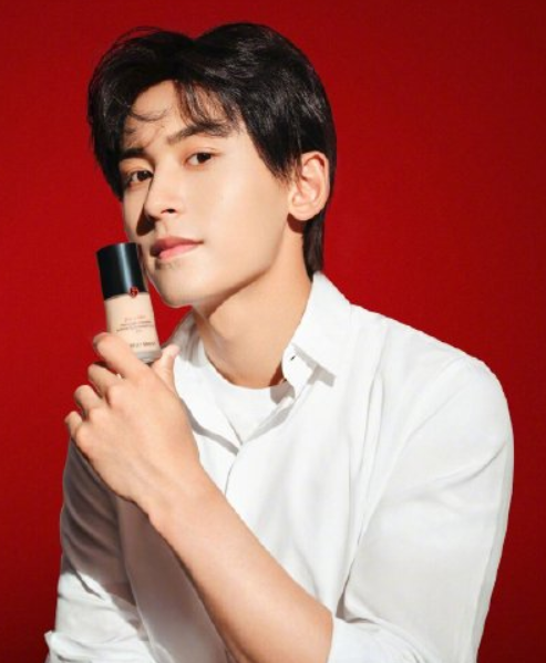 龚俊|印小天龚俊张哲瀚合照遭笋丝截图 山人：工具人实锤，哈哈哈！