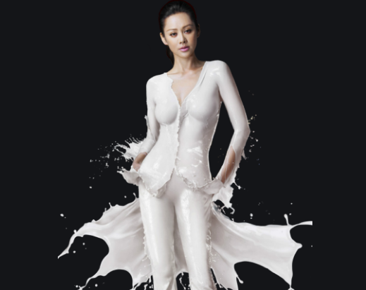 耳麦|宁静听周深唱歌把耳麦蹦到鞋上 明星追星也这么嗨