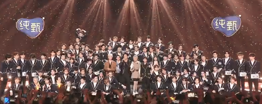 耳麦|宁静听周深唱歌把耳麦蹦到鞋上 明星追星也这么嗨