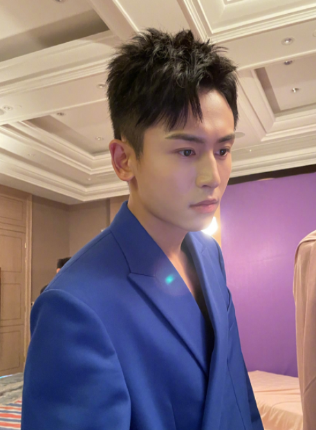 张哲瀚|龚俊为张哲瀚庆生 戏外互动让粉丝大呼：“等一早上值了！”