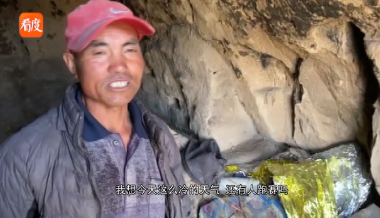 朱可铭|跟随甘肃牧羊人重走救援路 山路崎岖羊肠小道行走十分不便