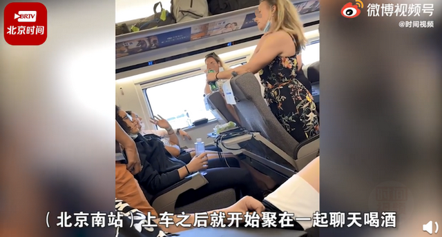 喝酒|官方回应多名外国人高铁上不戴口罩 目击者全程拍下视频