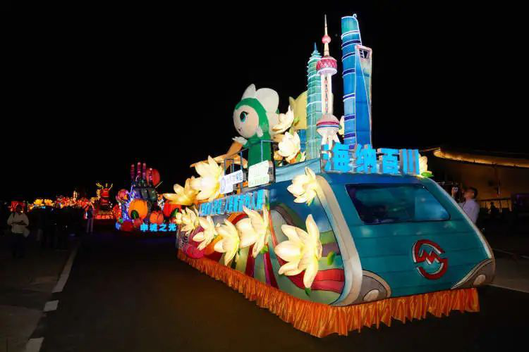 每一辆花车都有独到设计,揭秘花博会花车巡游背后的故事