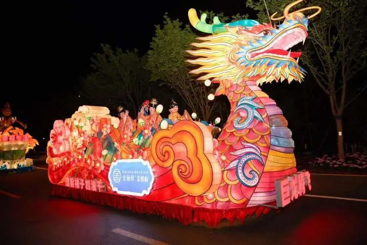 每一辆花车都有独到设计,揭秘花博会花车巡游背后的故事