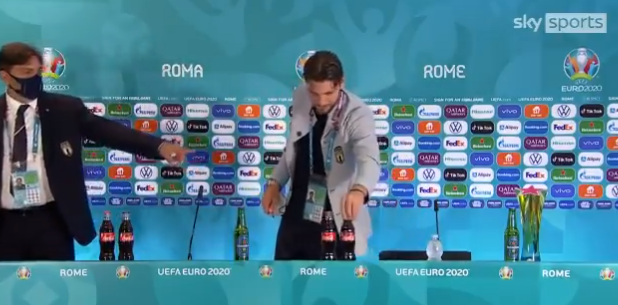 意大利球员|欧足联:不能再移走赞助商的饮料 C罗“可乐梗”被球员争相模仿