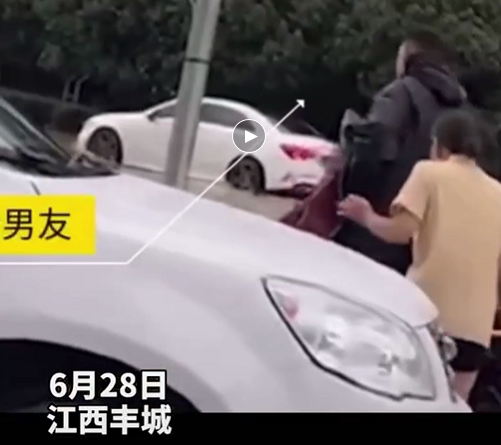 女子被|暴雨被困特警男友先救其他人 女友:觉得男友光芒万丈