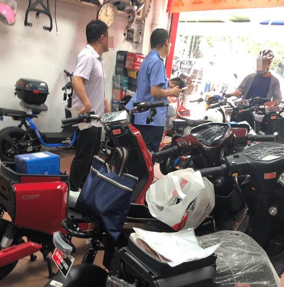 起火燃烧|杭州起火电瓶车品牌购买地点公布 行驶中突然起火父女重伤