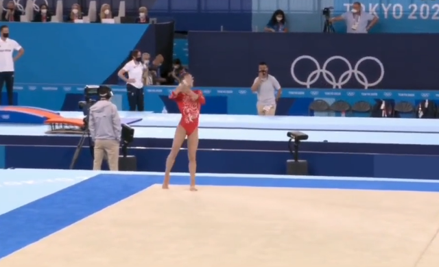 夺冠|抗日曲九儿响彻东京赛场 在历年来的自由操选曲风格多元