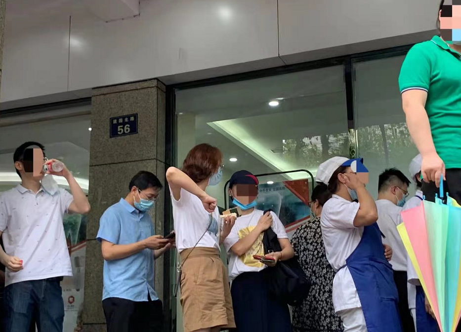 耶稣堂弄|南京张家界!本轮疫情或已形成传播双中心 打疫苗又排长队