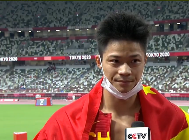 进入国家队|奇迹！奥运百米进决赛，苏炳添身披国旗哽咽：完成了梦想