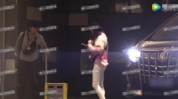 尹正|多次行程重合，尹正陈都灵疑似恋情曝光！网友：感觉差辈了