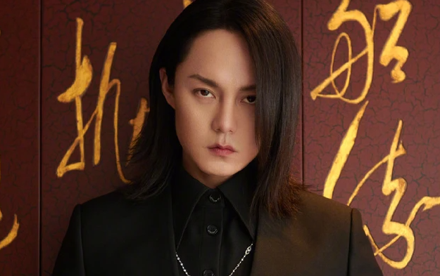 尹正|多次行程重合，尹正陈都灵疑似恋情曝光！网友：感觉差辈了