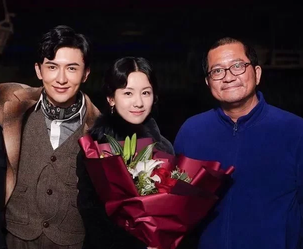 尹正|多次行程重合，尹正陈都灵疑似恋情曝光！网友：感觉差辈了