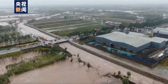 清徐县|平遥古城积水严重墙体坍塌 铁路被冲垮火车连同铁轨悬空