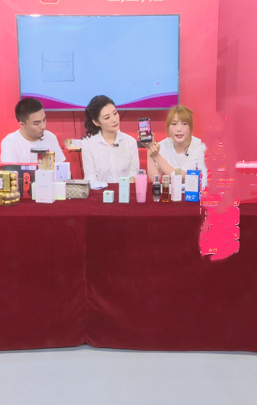 首次直播|情绪过激！首次直播黄子韬回怼直播恶评，还飙出脏话