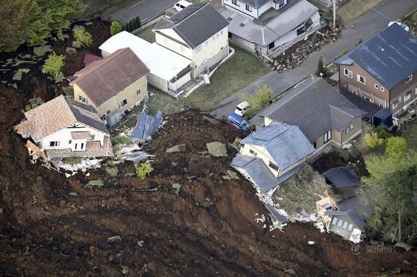 航拍日本九州7.3级地震 山崩地裂